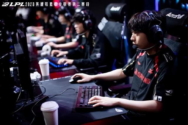 LPL赛区强队对决(lpl赛区强队对决排名)